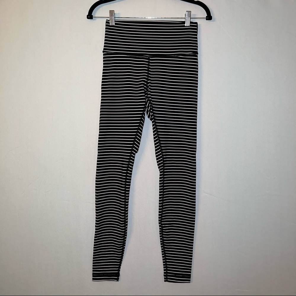 Lululemon Wunder Under black and white strip full length leggings size 6
